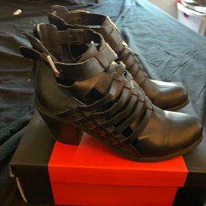 Women’s guess shoes 6.5